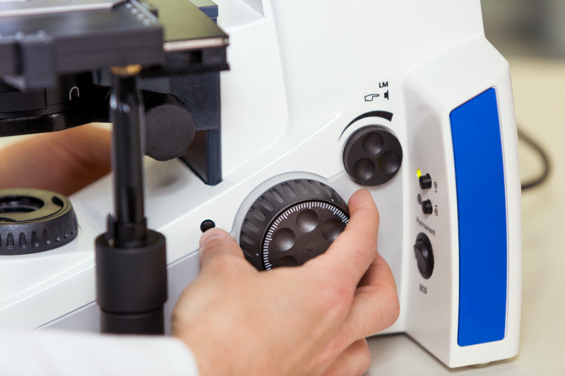 ZEISS Axiolab 5 Pol mit Ergofototubus und dualer Diskussionseinrichtung