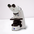 Zeiss Mikroskop Primostar 3 mit integrierter Kamera und Objektiven 40x, 10x 100x