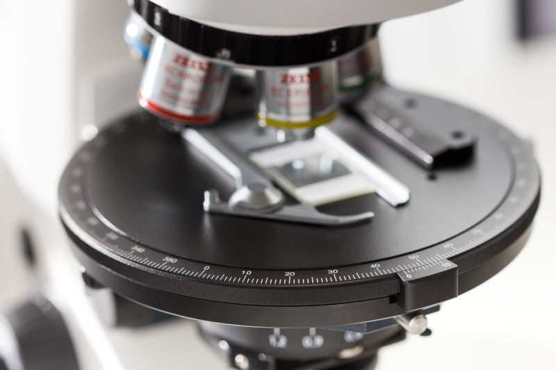 ZEISS Axiolab 5 Pol mit Ergofototubus und dualer Diskussionseinrichtung