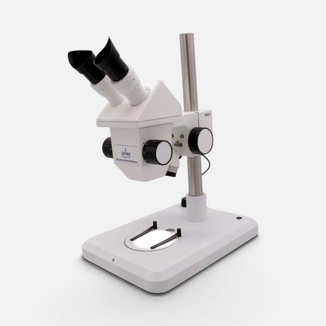 ASKANIA Mikroskoptechnik GSZ Stereo-Zoom-Mikroskop in Weiß mit Stativfuß und Okularen für Labor und Industrie