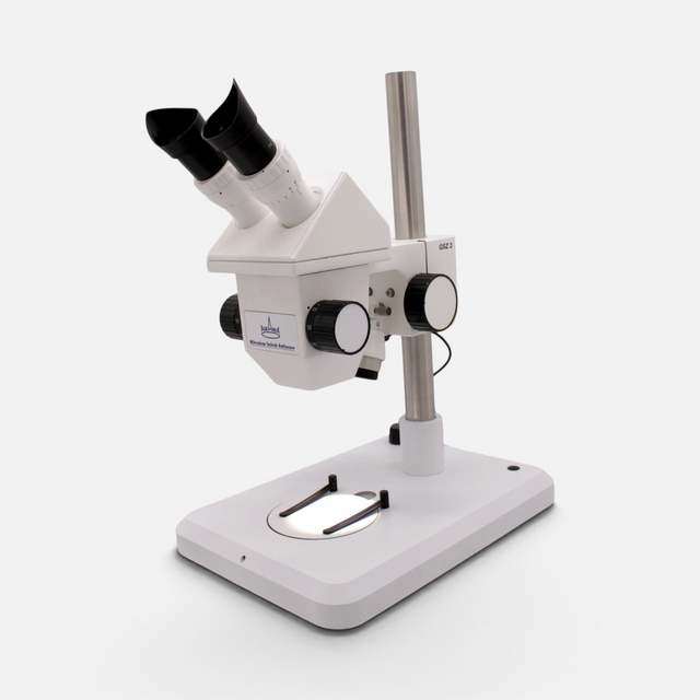 ASKANIA Mikroskoptechnik GSZ Stereo-Zoom-Mikroskop in Weiß mit Stativfuß und Okularen für Labor und Industrie
