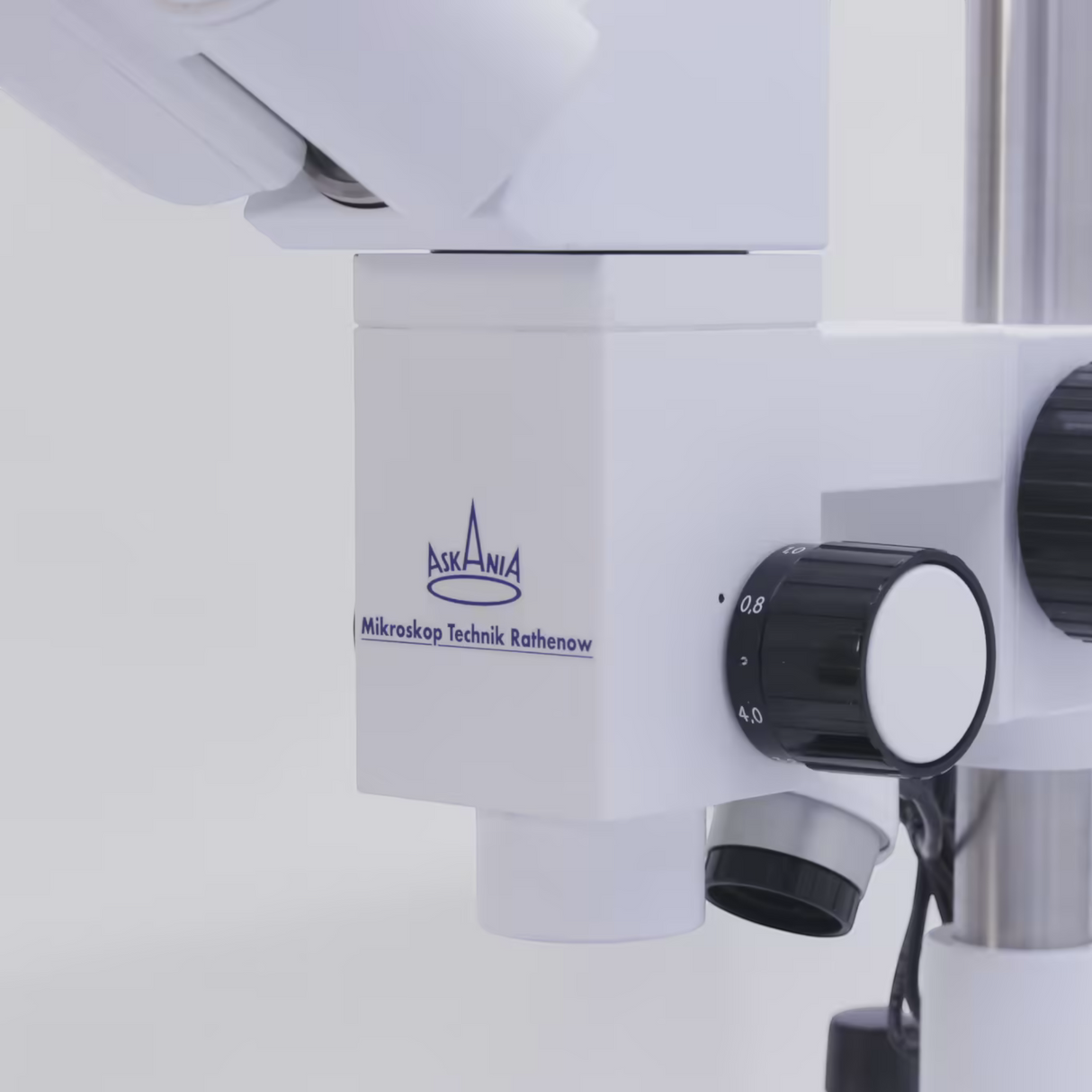 ASKANIA Mikroskoptechnik MZM Makro-Zoom-Mikroskop mit Zoom-Einstellrad und weißem Gehäuse für die Qualitätskontrolle