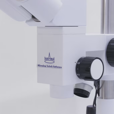 ASKANIA Mikroskoptechnik MZM Makro-Zoom-Mikroskop mit Zoom-Einstellrad und weißem Gehäuse für die Qualitätskontrolle