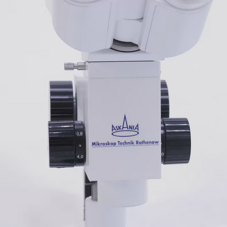 ASKANIA Mikroskoptechnik MZM Makro-Zoom-Mikroskop mit präzisen schwarzen Zoom-Einstellrädern und weißem Gehäuse
