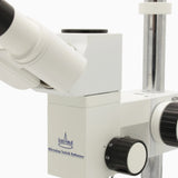 ASKANIA Mikroskoptechnik MZM Makro-Zoom-Mikroskop mit weißem Gehäuse, Zoom-Regler und präzisem Fokussiertrieb