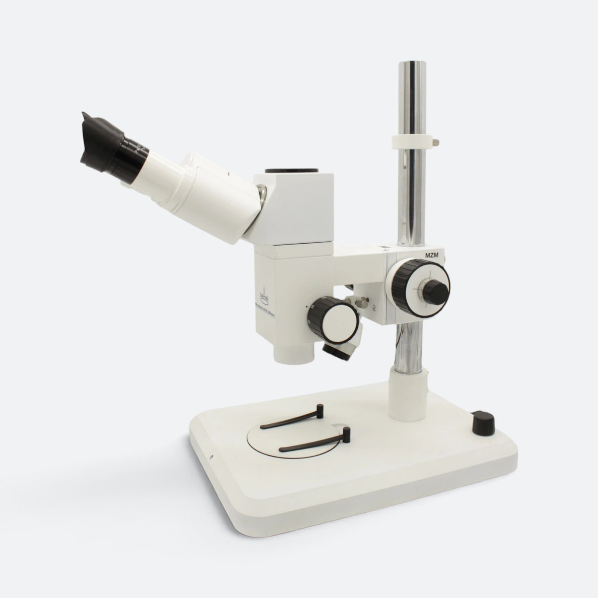 ASKANIA Mikroskoptechnik MZM Makro-Zoom-Mikroskop mit weißem Stativ, Trinokulartubus und präzisem Fokussiertrieb