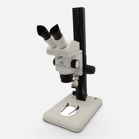 ASKANIA SMT Stereomikroskop mit Profilsäule, Galilei-Optik und LED-Auflicht für technische Qualitätskontrollen.