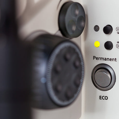 ASKANIA Mikroskoptechnik ZEISS Axiolab 5 MAT Detailansicht mit ECO-Modus Schalter und LED-Statusanzeige