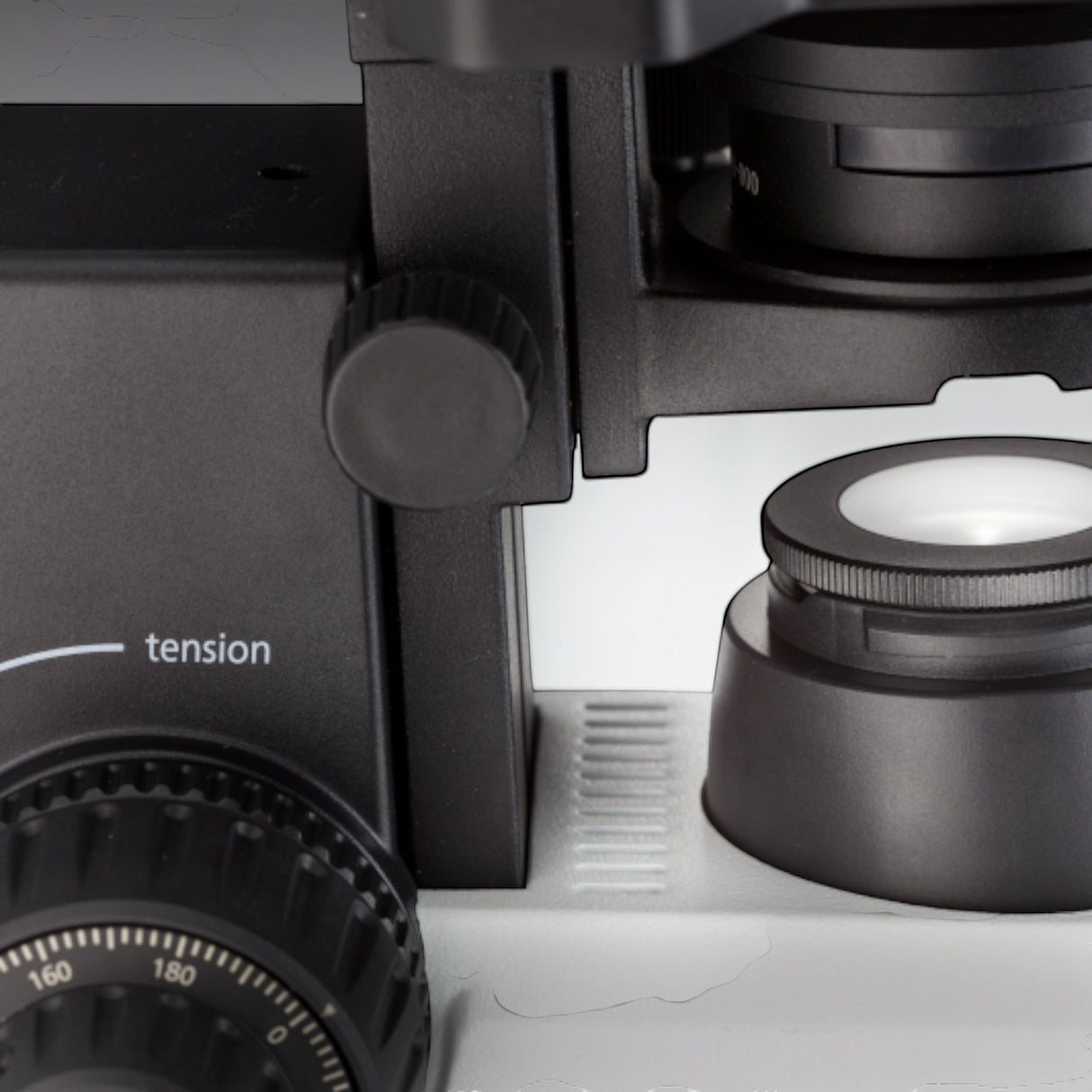 ASKANIA Mikroskoptechnik ZEISS Primostar 3 Durchlichtmikroskop Detailansicht mit Fokus- und Spannungseinstellung