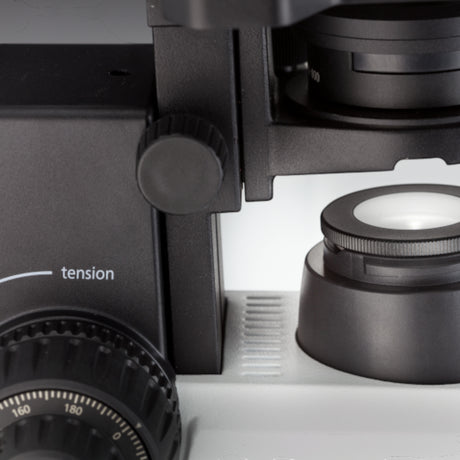 ASKANIA Mikroskoptechnik ZEISS Primostar 3 Trino Durchlichtmikroskop mit Fokus-Einstellrad und Kondensor-Detailansicht