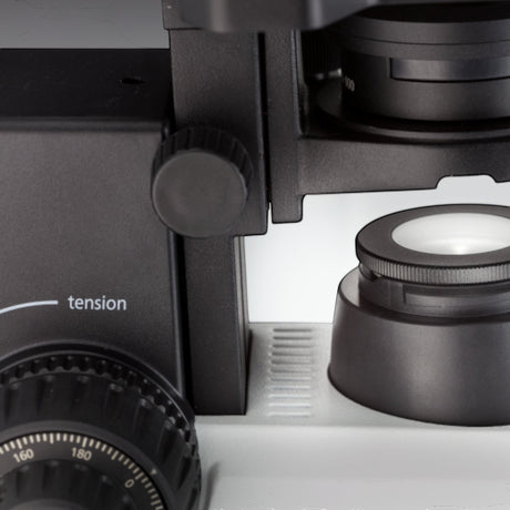 ASKANIA Mikroskoptechnik ZEISS Primostar 3 Durchlichtmikroskop Detailansicht mit Fokus-Tension-Einstellung