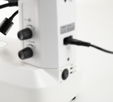ASKANIA Mikroskoptechnik ZEISS Stemi 355 Lab Stereomikroskop mit Fokus-Drehreglern und Stromanschluss am Stativ C Lab
