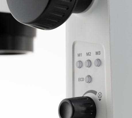ASKANIA Mikroskoptechnik Zeiss Stemi 355 Mat ESD Mikroskop mit LED-Steuerung, ECO-Modus und Speichertasten M1 bis M3.