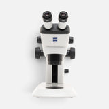 ASKANIA Mikroskoptechnik ZEISS Stemi 355 Mat ESD Stereomikroskop mit Greenough-Optik in weißem, antistatischem Gehäuse