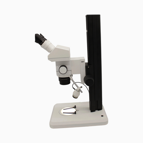 ASKANIA SMT Stereomikroskop mit weißem Gehäuse, Profilsäule und LED-Spot für technische Qualitätskontrolle.